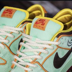 Nike SB Dunk Low  "Rodeo" Tourmaline   Size 10.5   