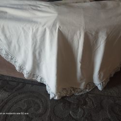 8 Ft Oval White Cloth Tablecloth With Lace Trim