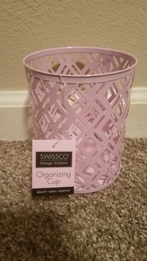 New with tag pink organizer bath or desktop