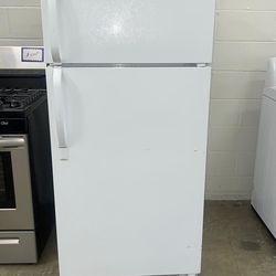 Whirlpool 28in Top And Bottom Refrigerator 4 Months Warranty 