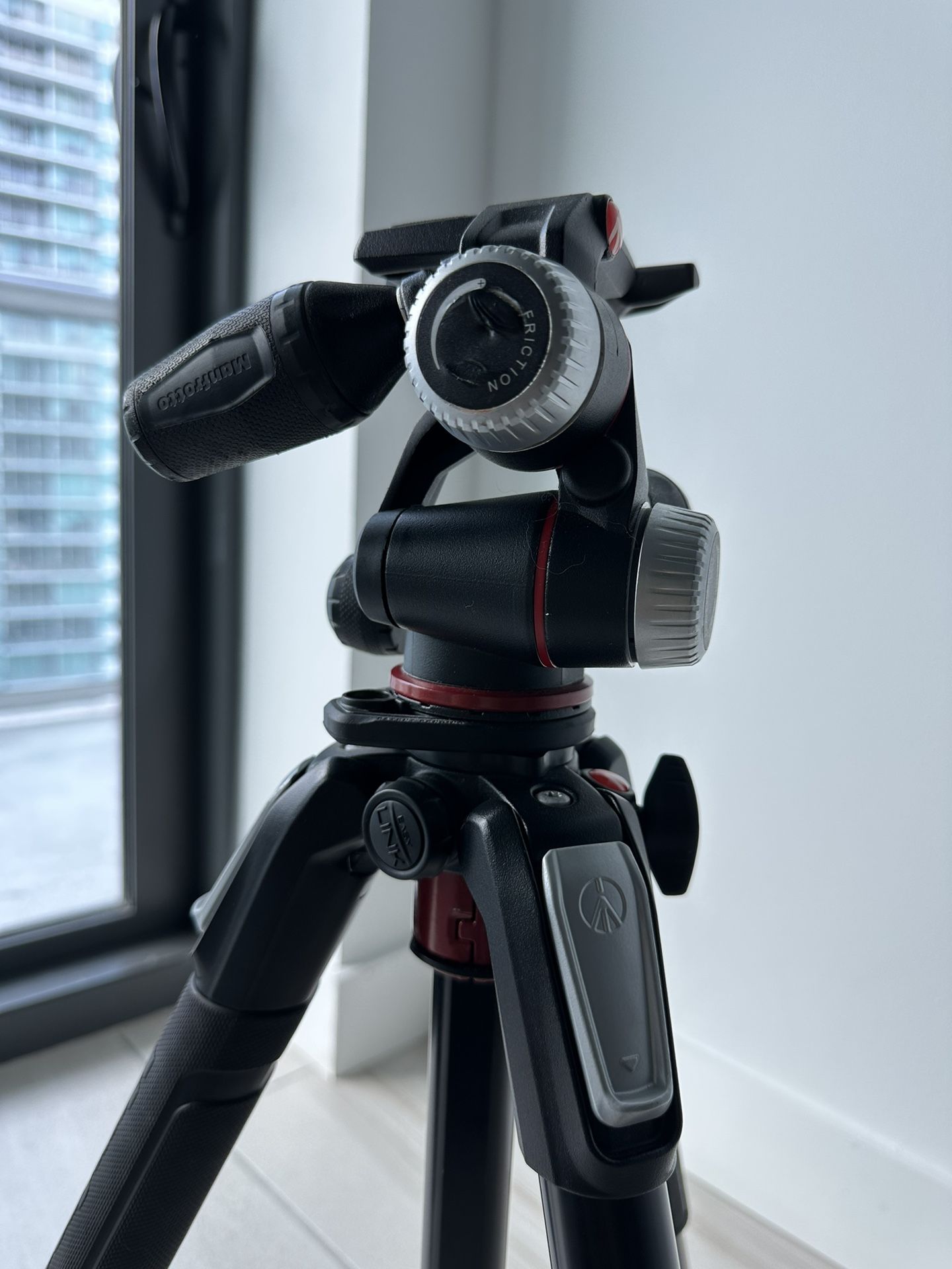 3-Section Tripod with Horizontal Column - Manfrotto 055 - A MT055XPRO3