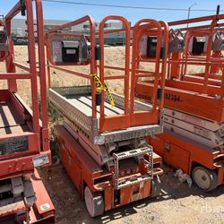 2017 Snorkel S3215L Electric Scissor Lift