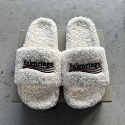 White Balenci Fur Slides 
