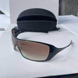Oakley Dart Sunglasses Black Frames Yellowish Tint Lens!
