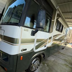 2002 Winnebago Adventurer
