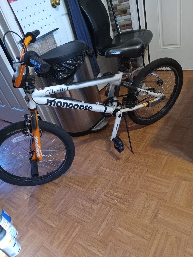 Mongoose Theme 20" FREESTYLE BIKE