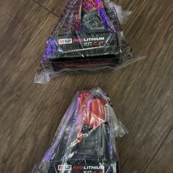 Milwaukee m12 4ah batteries new/nuevas 50$ for 1 or 90$ for 2…. 50$ por una 90$ por 2