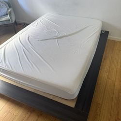 Platform Bed Frame & Mattress - Queen 
