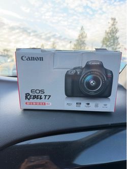 Canon EOS Rebel T7 Kit
