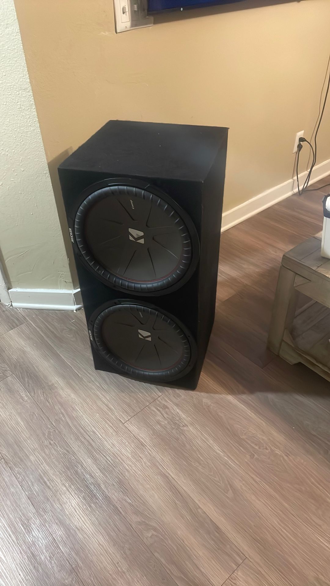 15 Inch Kickers Perfect Condition