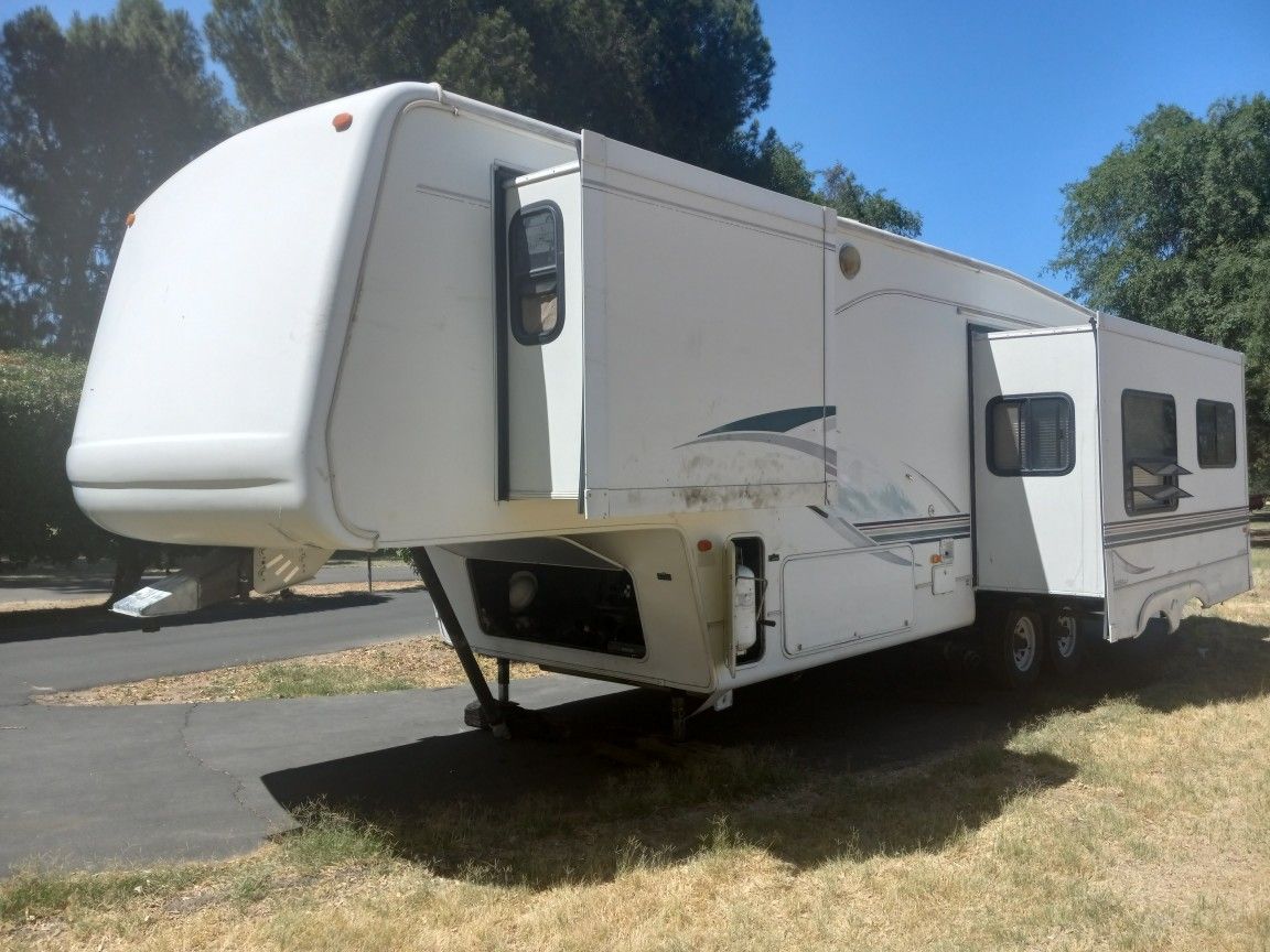 Photo 35 Feet 5th Wheel Home In Excellent Condition