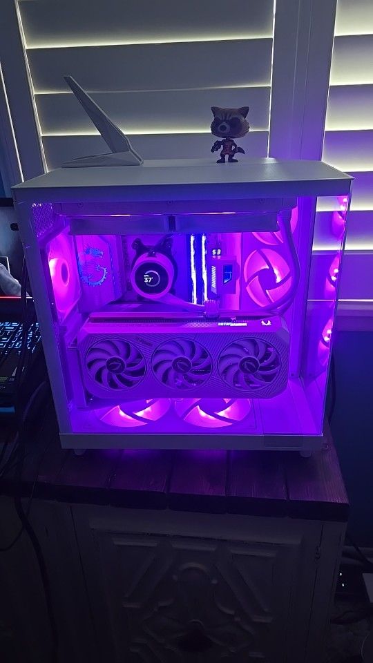 ZOTAC SOLID OC White Edition GeForce RTX 5080 16GB 256-Bit GDDR7 PCI-Express 5.0 DLSS 4.0 Graphics Card ZOTAC GAMING GeForce SOLID OC White Edition ZT