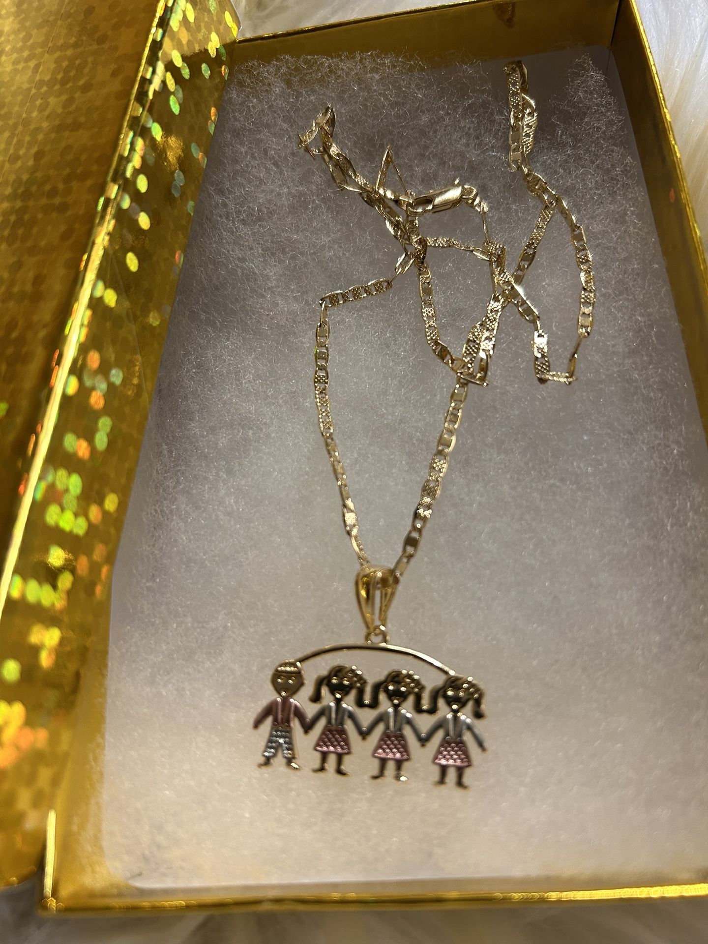 Necklace And Pendant.  $75  Bañado En Oro 