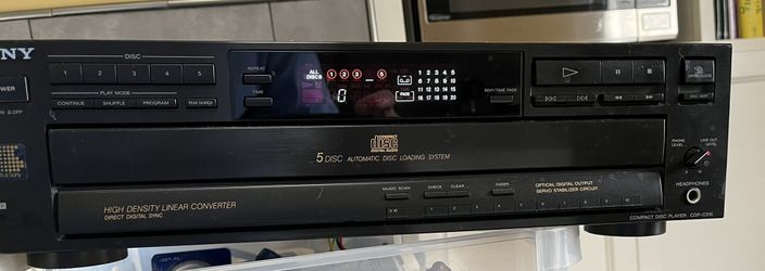 Sony CDP-C515 5 Disc Carousel CD Changer With Remote. Works Fine.