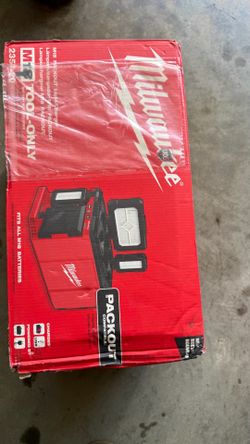 M18™ Flood Light/Charger w/ PACKOUT™ Compatibility