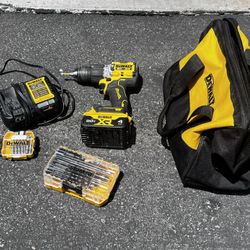 Dewalt 20vr MAx Drill + battery + Bag