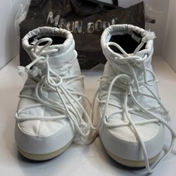 Moon Boot Light Low Nylon White EU 41/42 US 9.5/10 New with Flaws