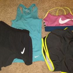 Womens 4 Piece Nike Bundle Size Small