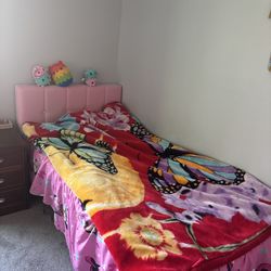 Twin bed with mattress very clean very good condition
