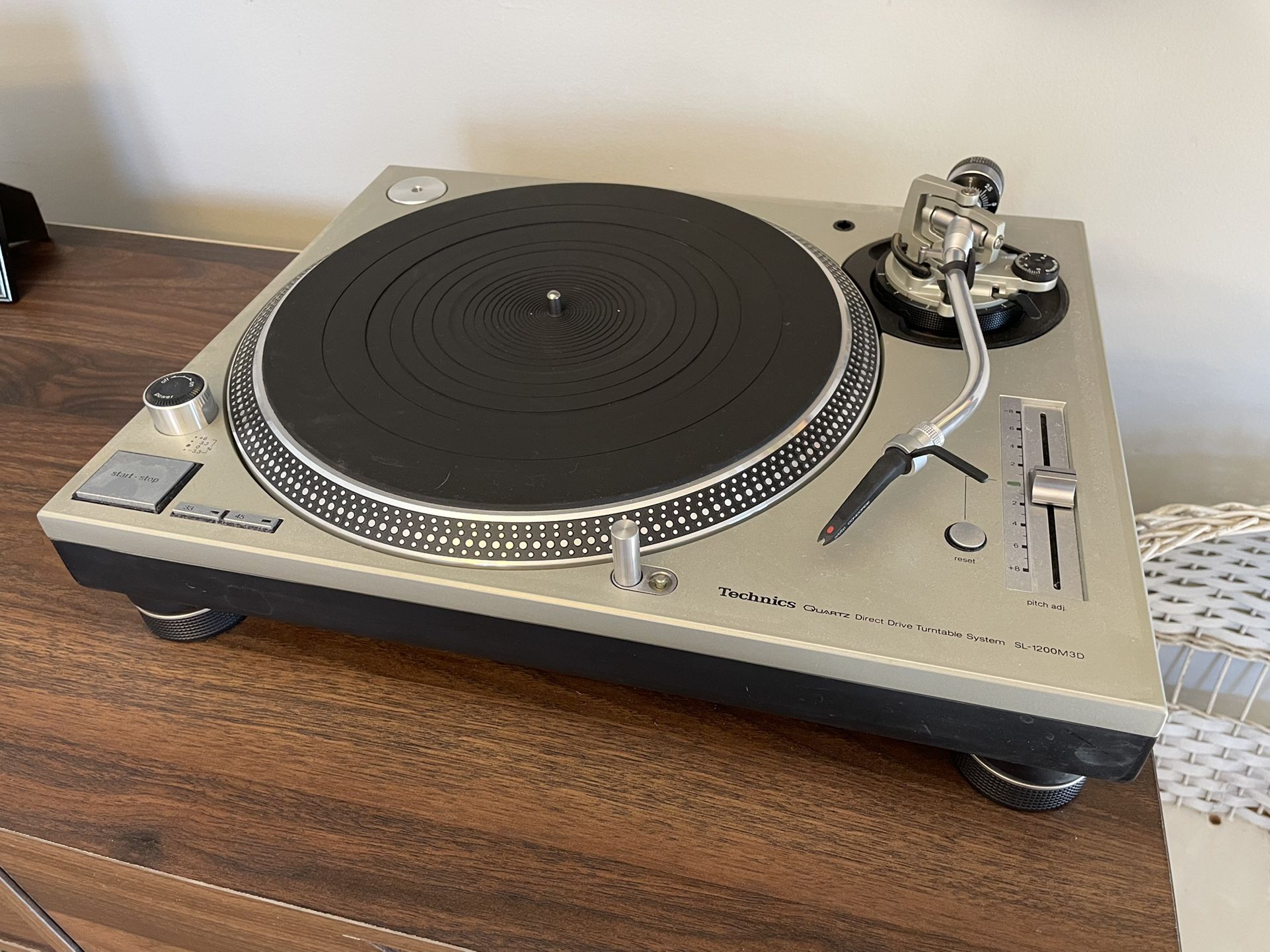 Technics SL-1200MD3 Turntable with Ortofon Concorde Stylus - NEAR MINT!