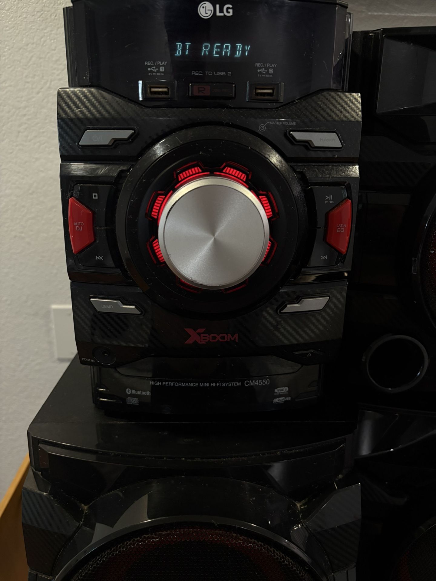 LG high performance mini hi fi system CM 4550 Bluetooth XBOOM