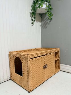 Cat litter box enclosure