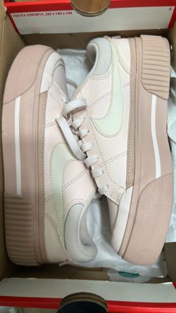 Nike Women’s Shoes - Size 6.5
