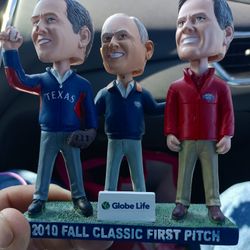 2010 Fall Classic First Pitch Bobblehead George Bush Sr And Jr And Nolan Ryan Has Issues 