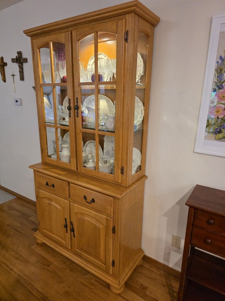 Oak China Cabinet/Hutch