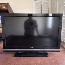 VIZIO E320VA 32" LCD TV - 16:9