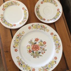 2each Vintage Fine China Plates