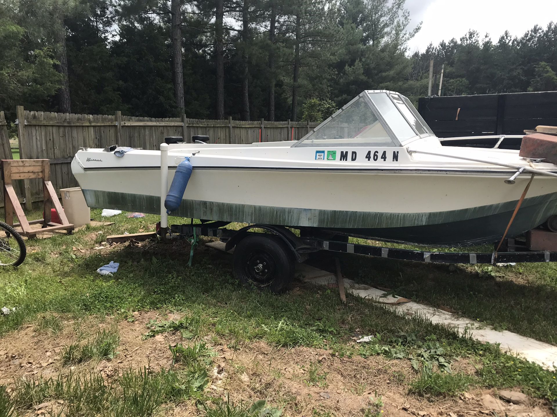 Junk WINNER boat with trailer (trailer lights don’t work and no motor)
