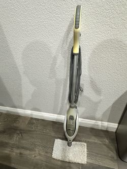 Floor steamer