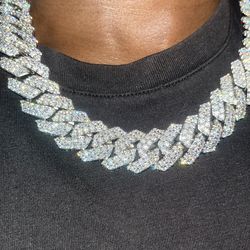 Moissanite chain