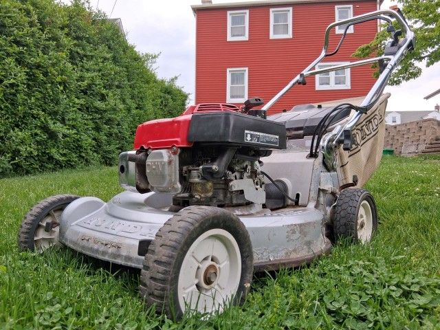 Honda 21" HR214 RWD Self-Propelled Lawn Mower w/ Blade Brake Clutch