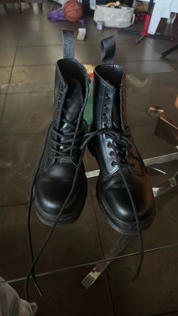 Dr. Martens Black Leather Lace-Up Boots size 7
