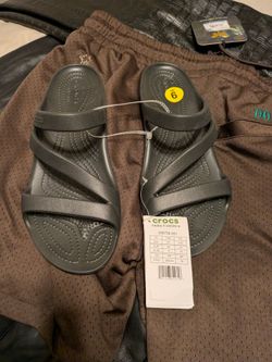 NEW WOMENS CROCS KADEE 2  SANDALS SIZE 9