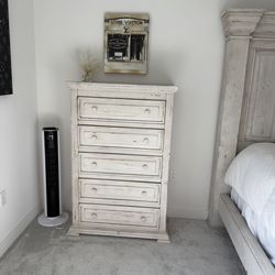 5 Drawer Vertical Chest/Dresser solid wood lots of storage