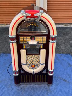 Crosley CR12-2 iJuke Deluxe Jukebox