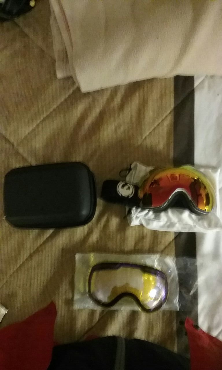 Dragon snowboarding goggles /w extra lense and case