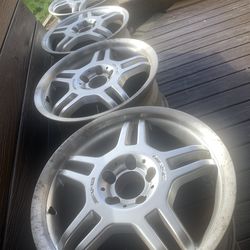 Full set of Mercedes AMG wheels 17”