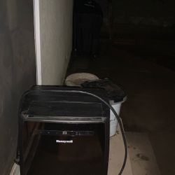 Honey Well Ac For Sale Doesn’t Come With The Pipe 