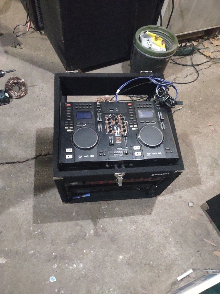 Mixer Semi Nueva Y Amp Qsq 850 Wats.