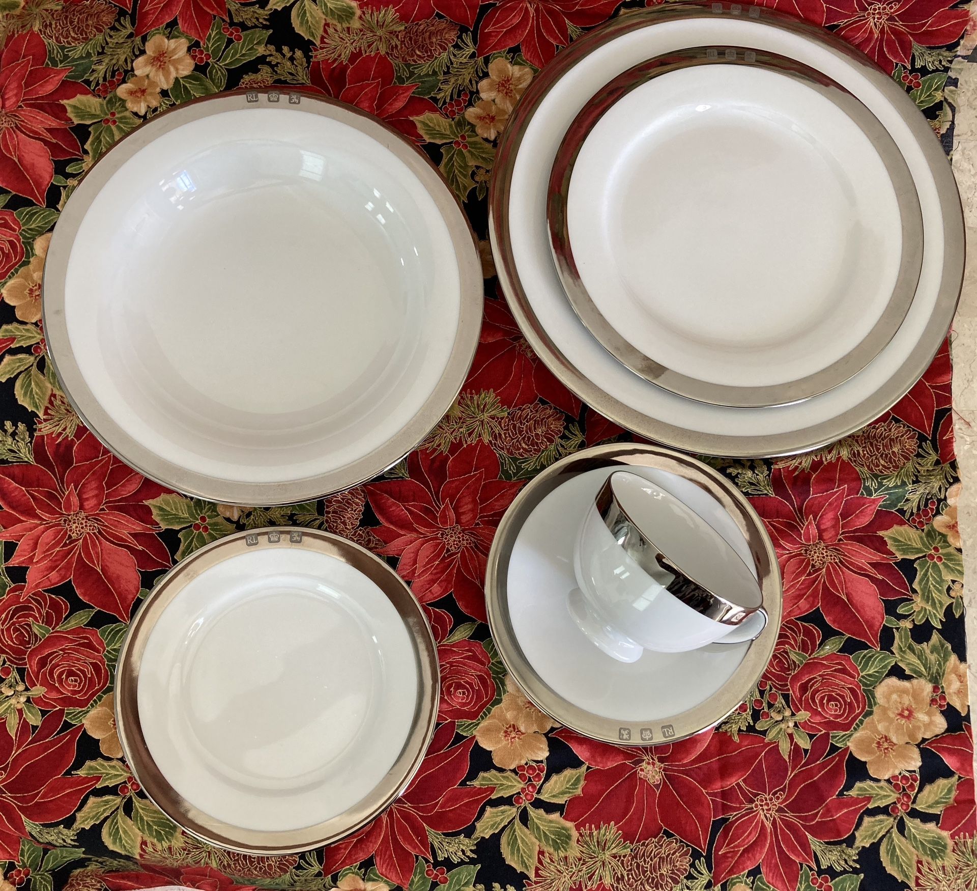  ACADEMY (SILVER) RALPH LAUREN  CHINA SET