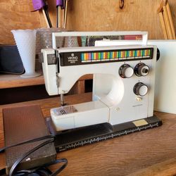 Viking Selectronic 6570 Sewing Machine