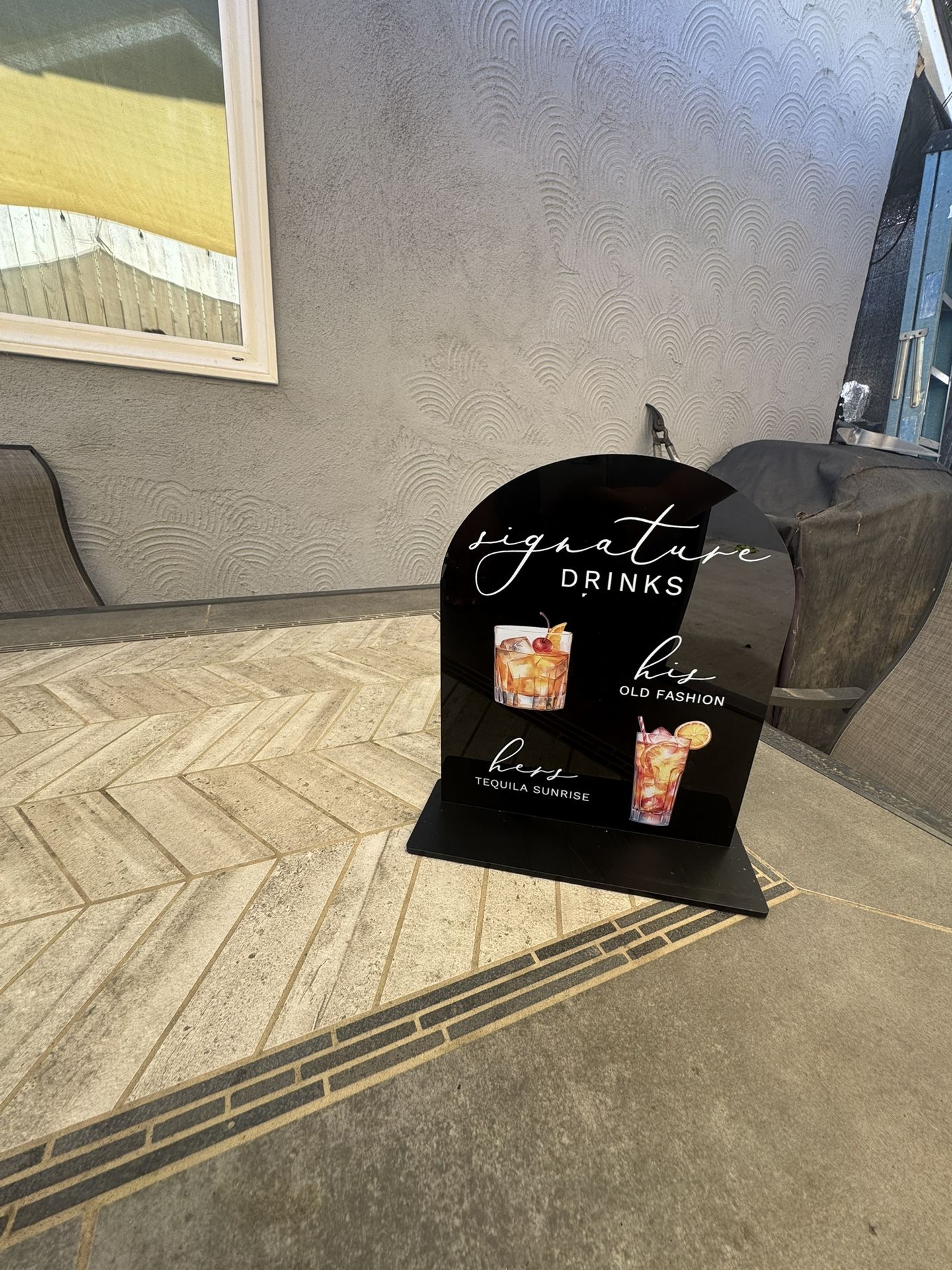 Sign For Drinks!