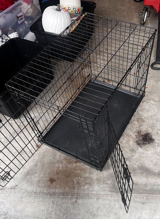 Foldable dog or cat cage 24x36x24 Condition: Used in good condition