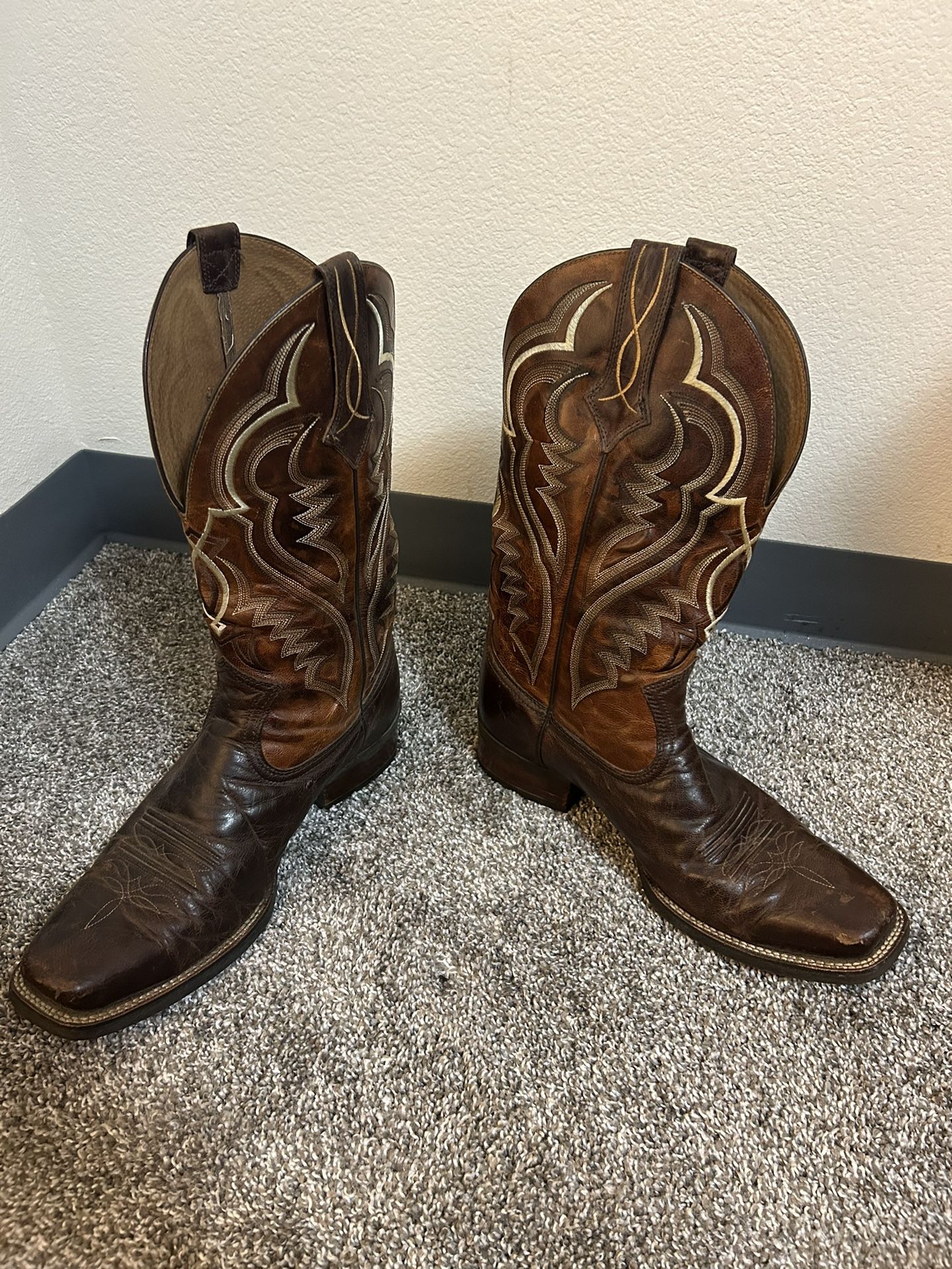 Ariat Men’s Bronc Buster Size 11.5 Boots