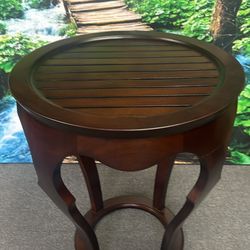 Barrones Round Table