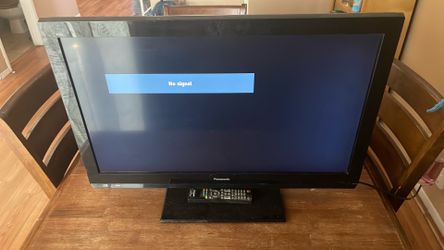 Panasonic TC L32C5 with remote